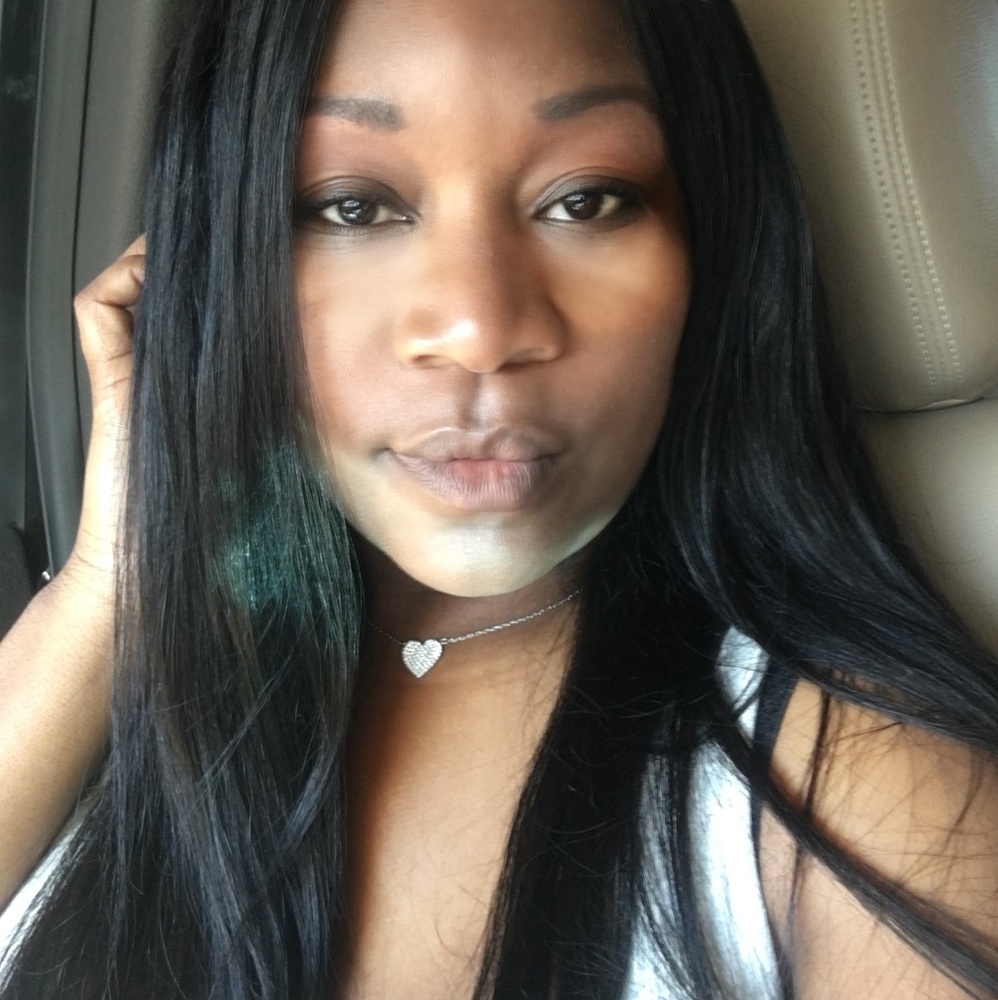 💕Meet your Posher, Dee! Fashion blogger💕